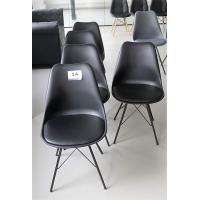 5 design stoelen, zwarte pvc kuip en zwarte skai zitting